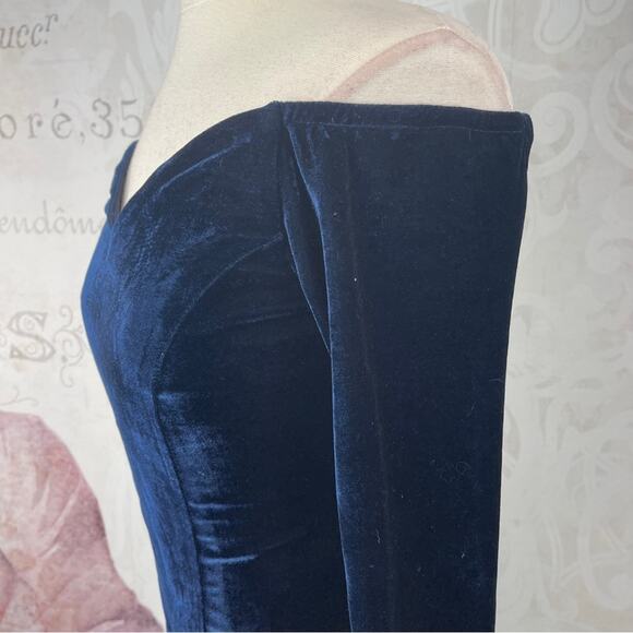 Unique Vintage blue velvet off the off-the-shoulder dress size small - Picture 9 of 11
